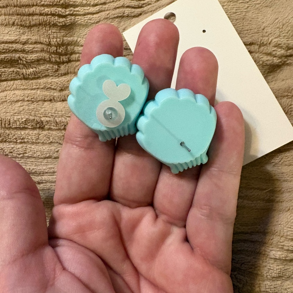 Iridescent Shell earrings - Picture 3 of 3